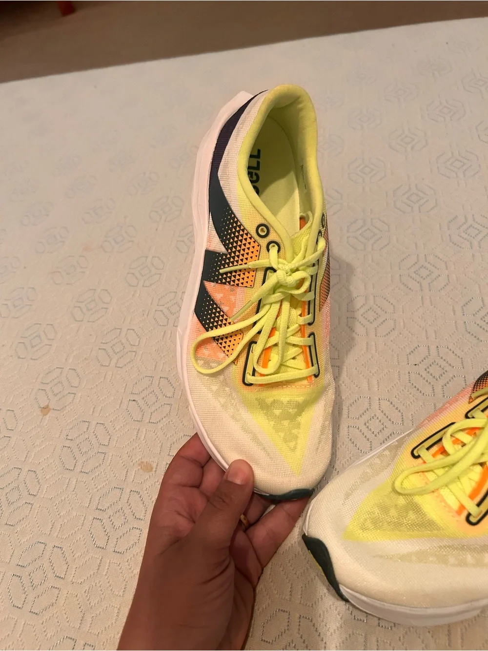 New balance fuel cell running sneaker
